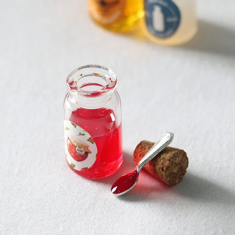 NEW 2PCS/Set 1:12 Miniature Fruit Jam Bottle Bee Honey Pretend Food for Dollhouse Kitchen Play Accessories