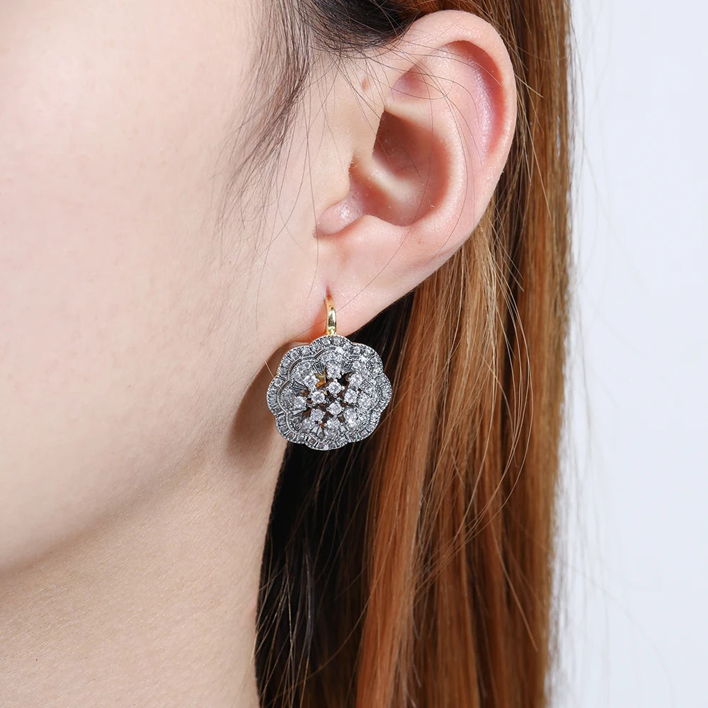 Large flower bleach two -color hollow earrings Copper copper plating 14K gold fashion jewelry luxury and exquisite jewelry