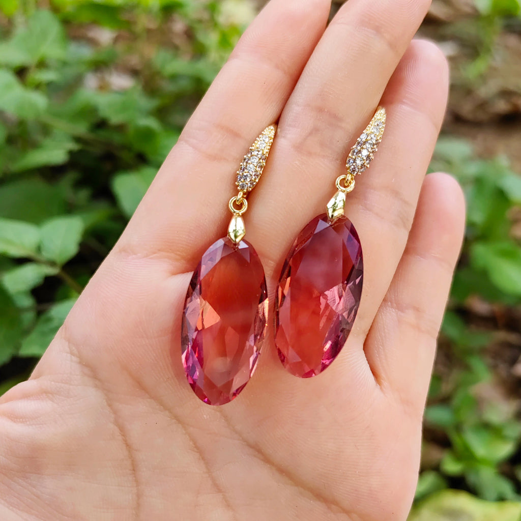 BOCARMAN Synthetic Zultanite Color Changing Pendant Necklace for Women Elongated Oval Cut Gemstone Light Sensitive Statement