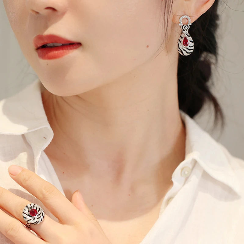 Foydjew 2023 New Trend Modern Retro Zebra Pattern Ruby Jewelry Sets European American Fashion Leopard Rings Drop Earrings