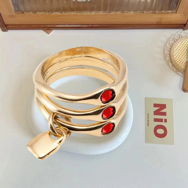 2025 best-selling fashion niche design triple layered ring with retro metallic style, classic and versatile