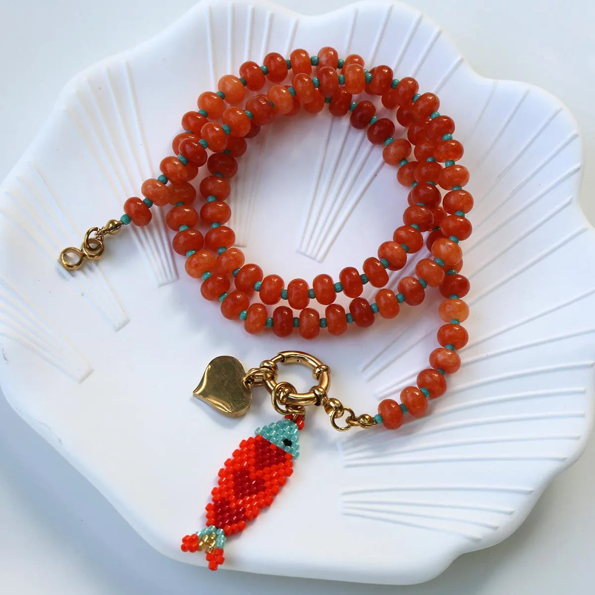 Elegant eye-catching summer fashion accessory jewelry Bohemian style colored bead necklace with hand knitting fish pendant
