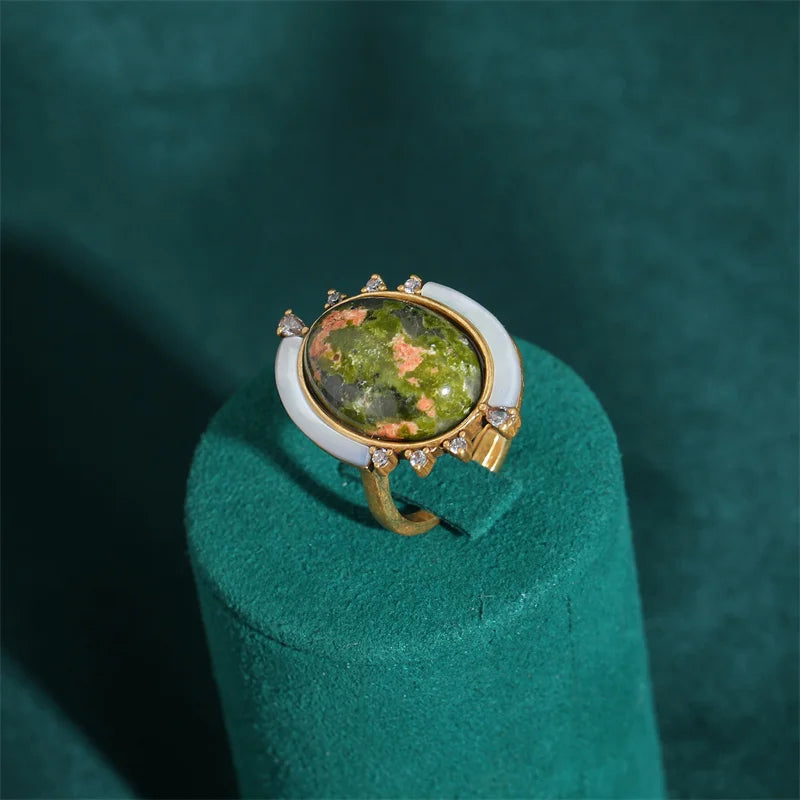 Elegant Vintage Rings for Women Copper Antique Gold Color Oval Crystal Emerald Round Natural Stone Designer Retro Jewelry