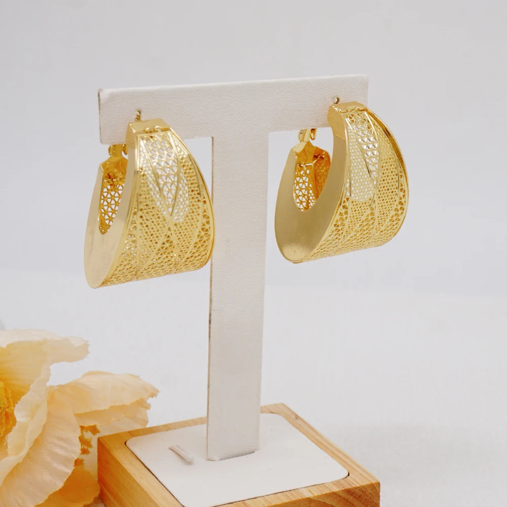 Fashion Dubai Jewelry Sets Gold Color Pendant Copper Classic Earrings Necklace For Women Daily Wear Party Anniversary Gifts