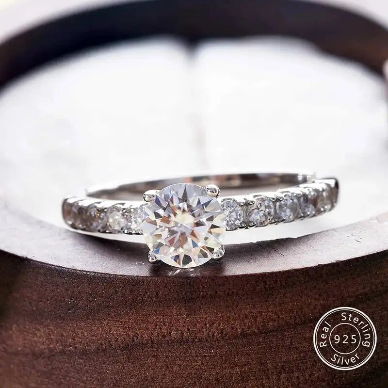 1.0 Carat Simple Design Moissanite Ring with 4 Claw S925 Sterling Silver Women's Engagement Band Fashion Fine Jewelry Gift
