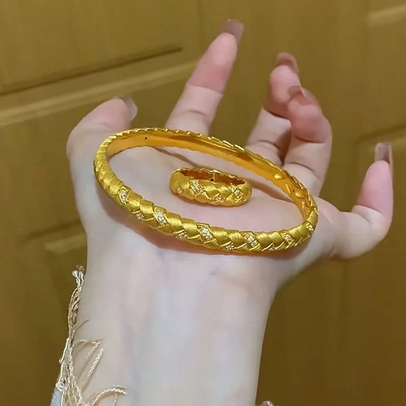 New European and American wire drawing technology Suisui Peace bracelet light luxury ring exquisite senior sense ladies party se