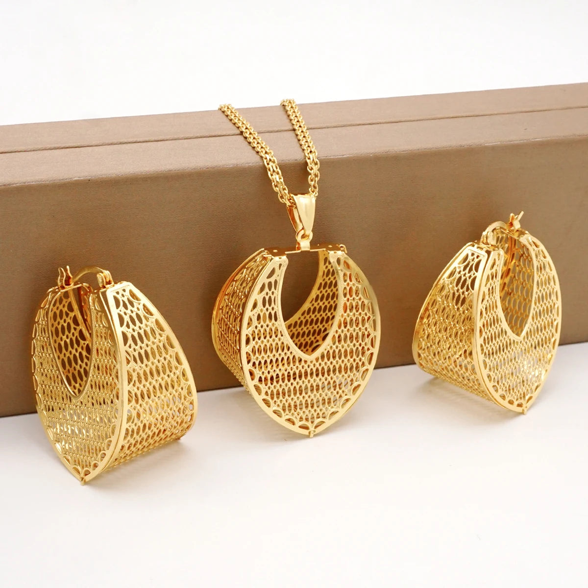 Fashion Dubai Jewelry Sets Gold Color Pendant Copper Classic Earrings Necklace For Women Daily Wear Party Anniversary Gifts