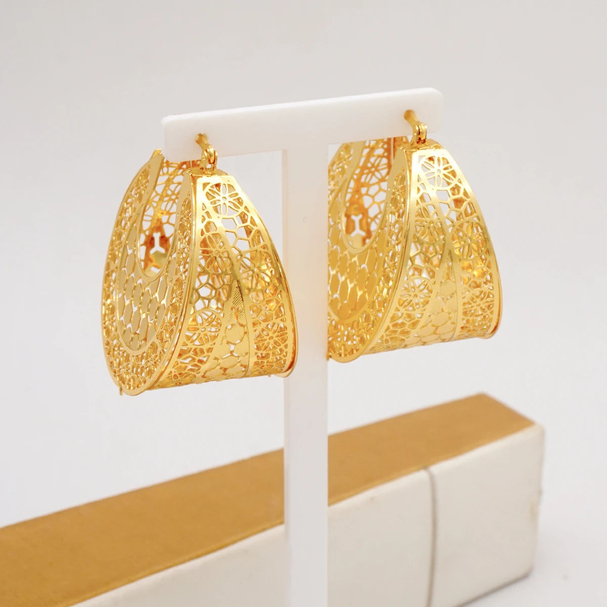 Fashion Dubai Jewelry Sets Gold Color Pendant Copper Classic Earrings Necklace For Women Daily Wear Party Anniversary Gifts