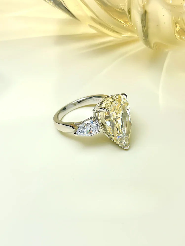 925 sterling silver European and American classic three stone water droplet ring inlaid with imported high carbon diamond
