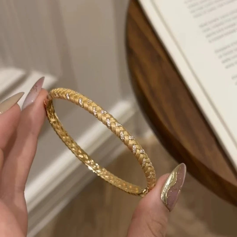New European and American wire drawing technology Suisui Peace bracelet light luxury ring exquisite senior sense ladies party se