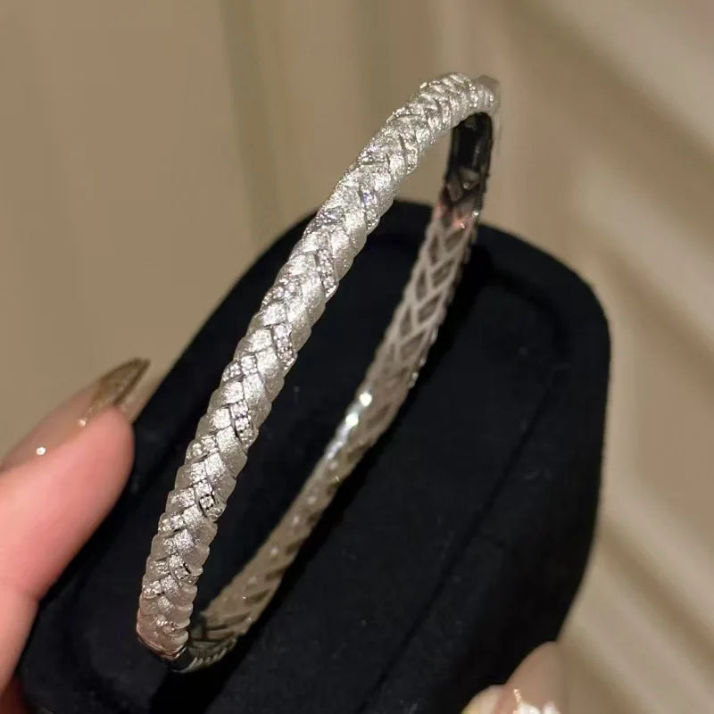 New European and American wire drawing technology Suisui Peace bracelet light luxury ring exquisite senior sense ladies party se