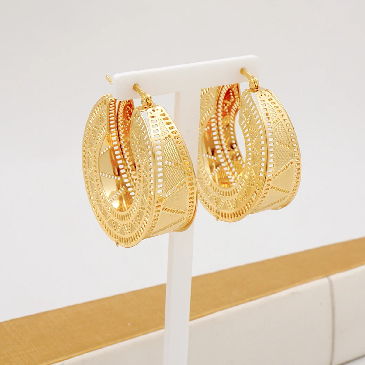 Fashion Dubai Jewelry Sets Gold Color Pendant Copper Classic Earrings Necklace For Women Daily Wear Party Anniversary Gifts