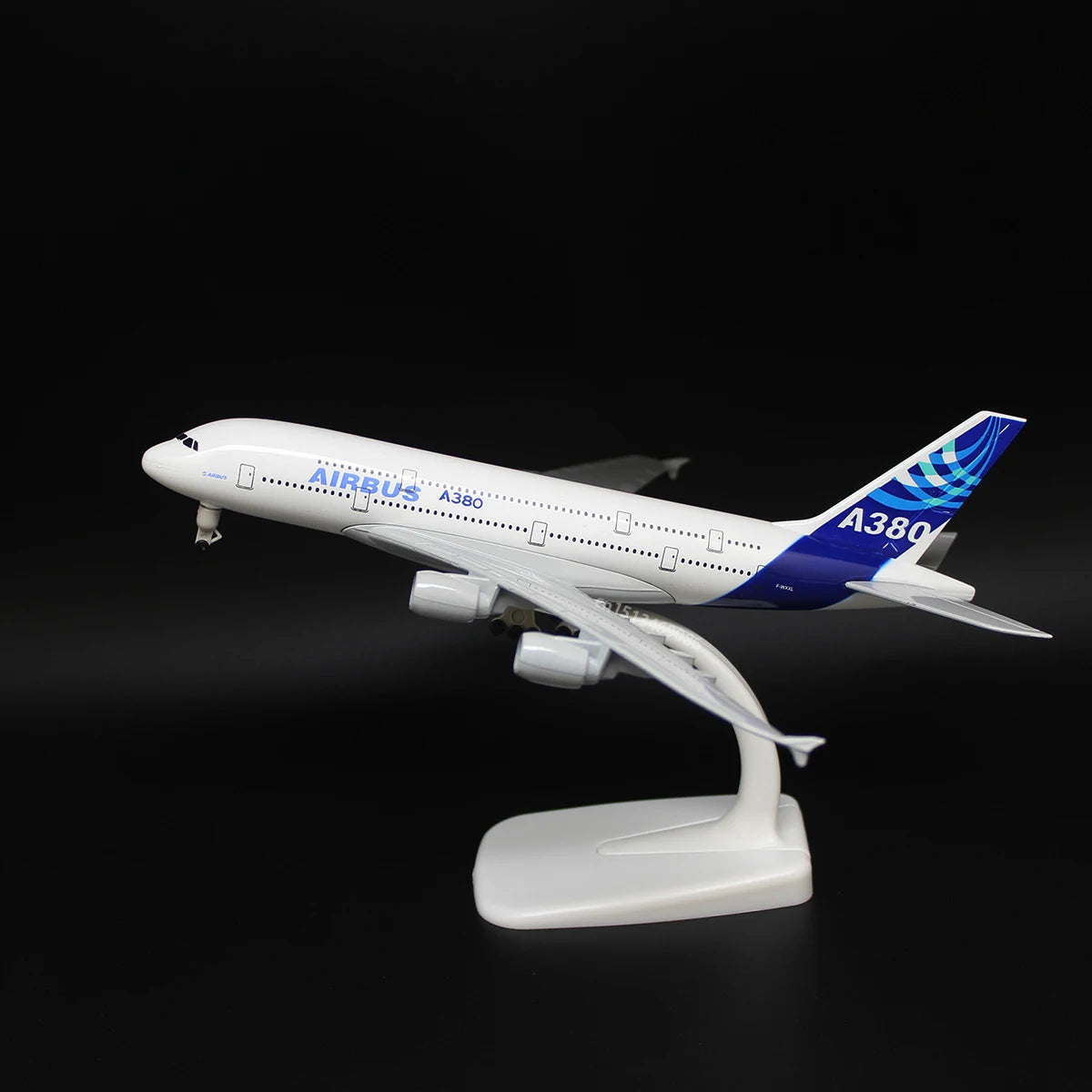 20CM 8inch Diecast Alloy Airlines A380 A350 A330 Beluga For Collection Friend Gift