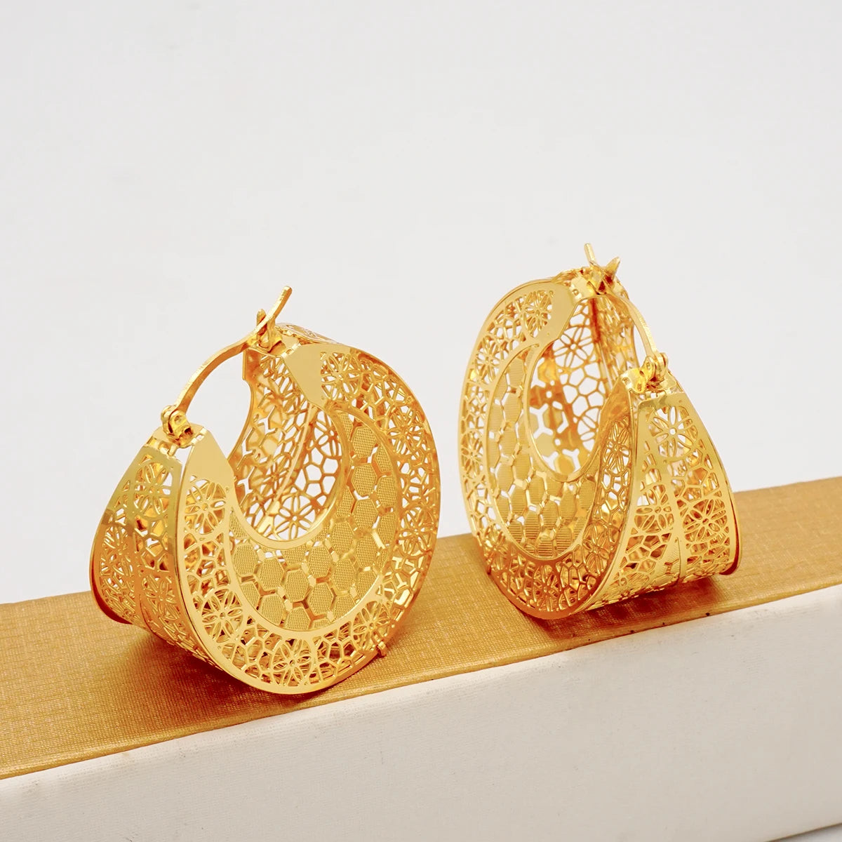 Fashion Dubai Jewelry Sets Gold Color Pendant Copper Classic Earrings Necklace For Women Daily Wear Party Anniversary Gifts