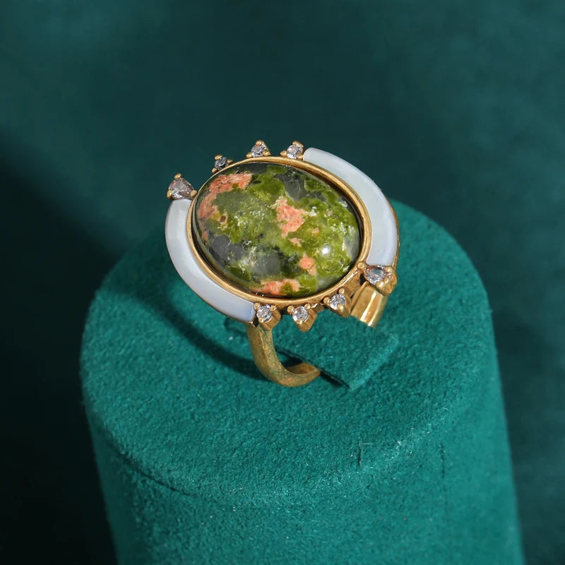 Elegant Vintage Rings for Women Copper Antique Gold Color Oval Crystal Emerald Round Natural Stone Designer Retro Jewelry